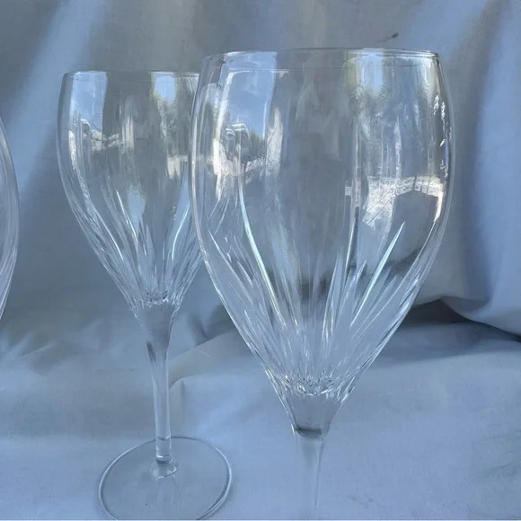 Iriana by CHRISTOFLE Elegant Clear Crystal Wine Glass Set of 4 Red Wine Glasses - Picture 4 of 6